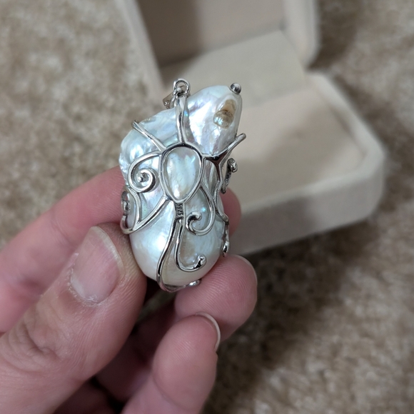 Giant baroque pearl pendant - Picture 3 of 3